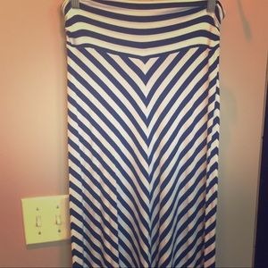 🌷50% off in bundle of 2+🌷Blue & white maxi skirt